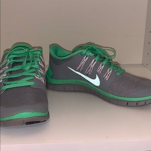 Nike Free Run (NIKEid) shoe green and gray!
